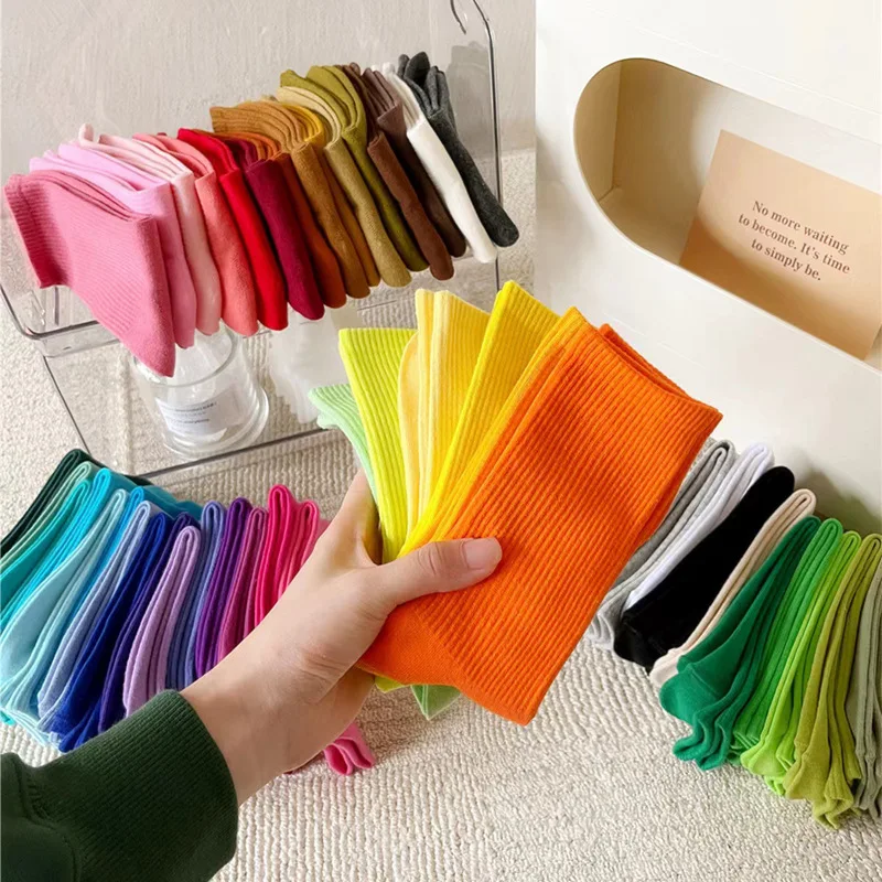 Calcetines deportivos coreanos de 33 colores para mujer, calcetines blancos de Color sólido de algodón suave, moda para niñas, ciclismo, correr, medias transpirables para mujer