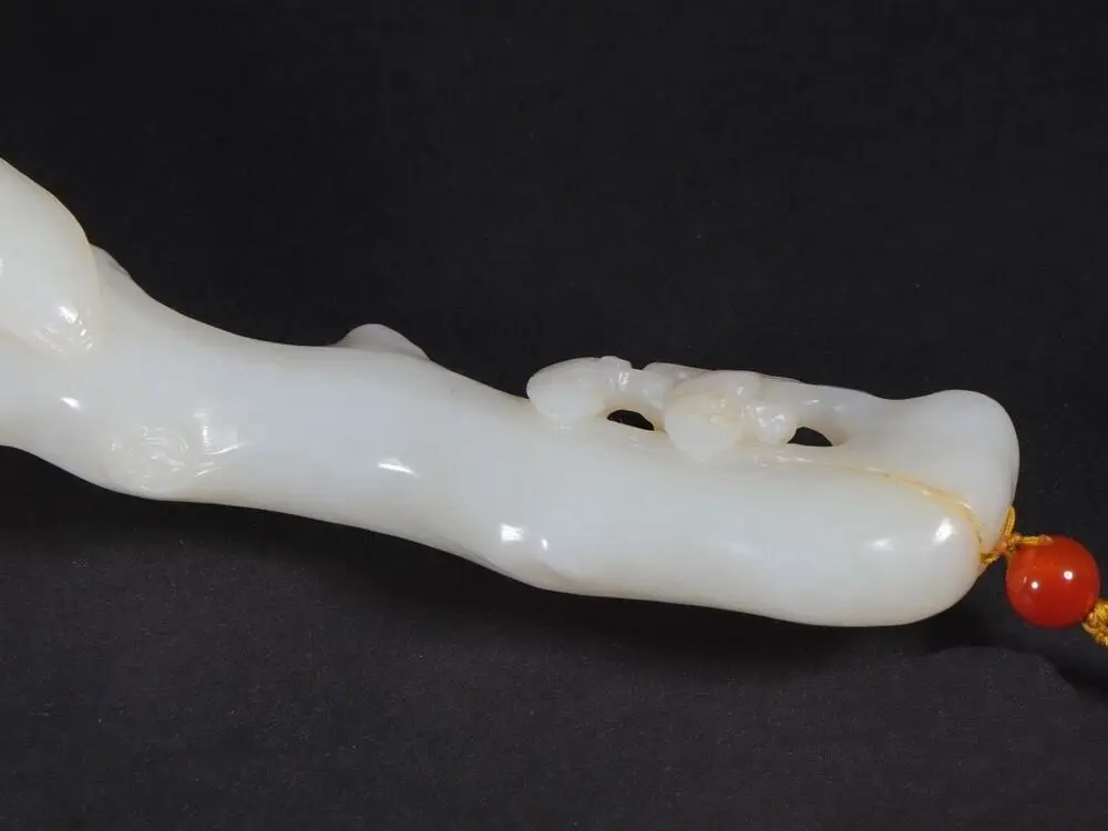 CHINESE QING DYNASTY 795g 100% NATUURLIJKE HOTAN WITTE JADE HANDGESNEDEN RU YI STANDBEELD