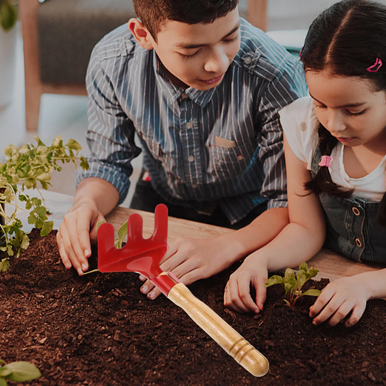 6個入り子供用ガーデンツールセット、丈夫な鉄製シャベル、こて、熊手、木製ハンドル、カラフルで環境に優しい屋外遊び用庭ツール