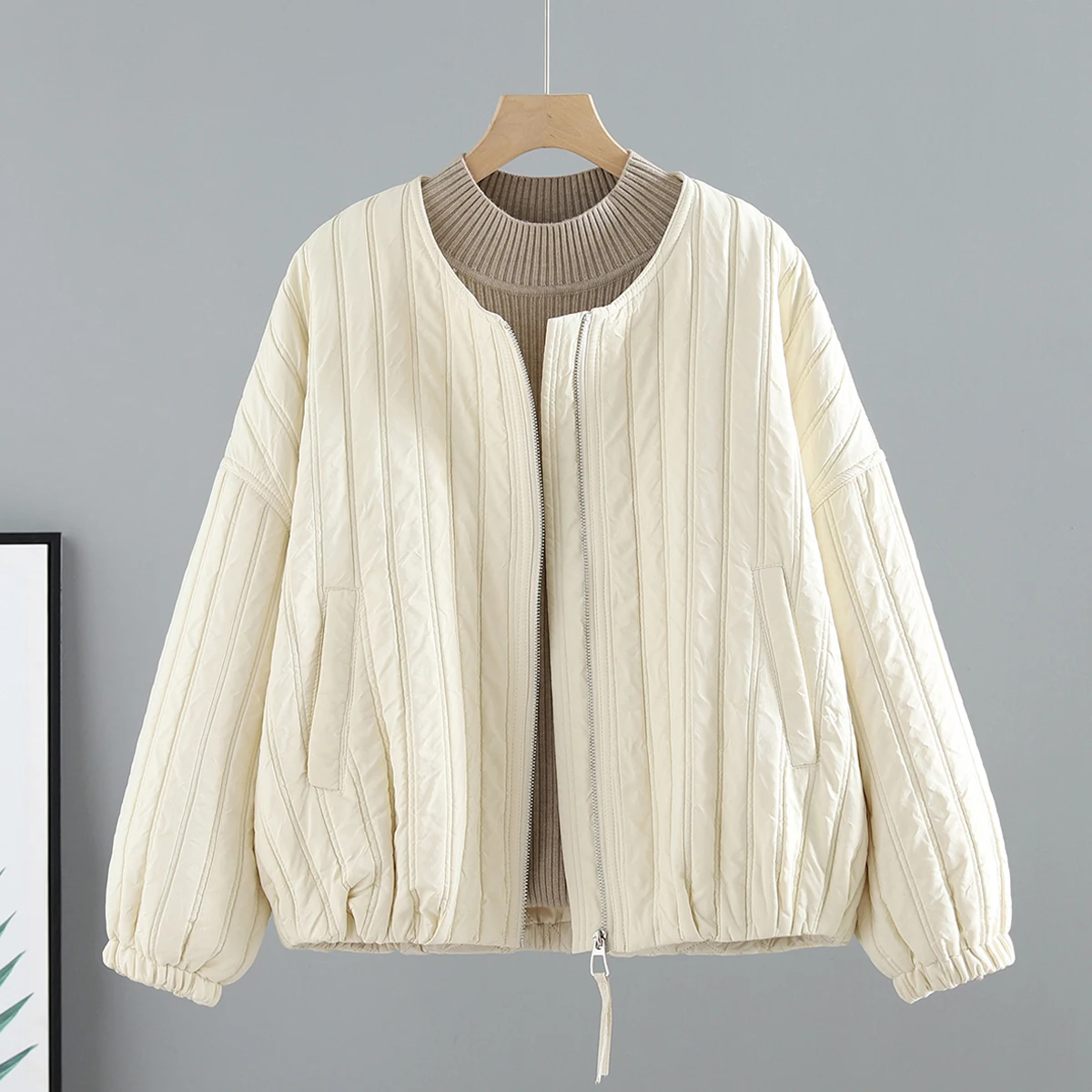 

Round Neck Striped Women's Quilted Jacket Autumn Solid Color Loose Short Coats Lightweight Sinple Casual Zipper Outerwear