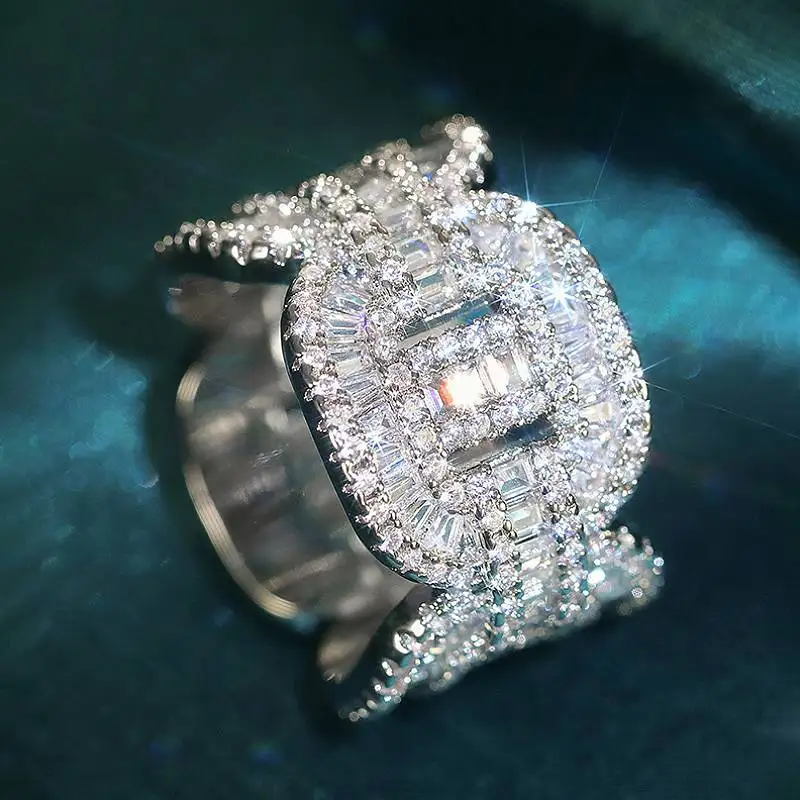 Huitan Luxuriöser Ring für Damen mit funkelnden Zirkonia, geometrisches Design, modisch, für Partys, Verlobungen, charmantes Accessoire, temperamentvoller Schmuck
