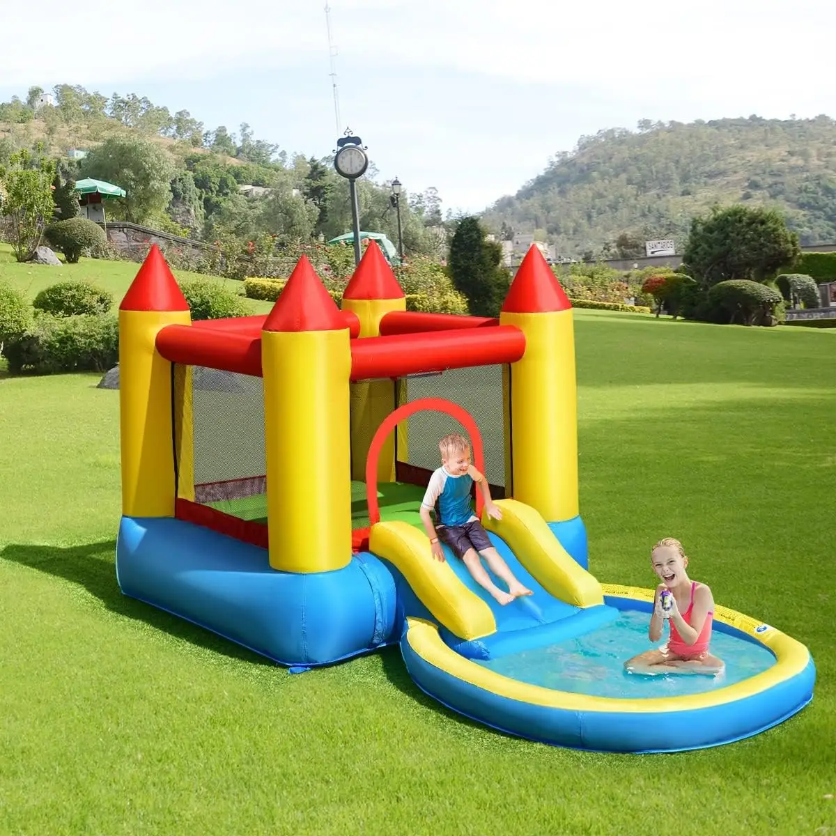 Nadmuchiwana zjeżdżalnia wodna Bounce House z basen z piłkami i basenem typu Splash, dmuchany zamek do skakania dla dzieci na podwórku z dmuchawą 550w,
