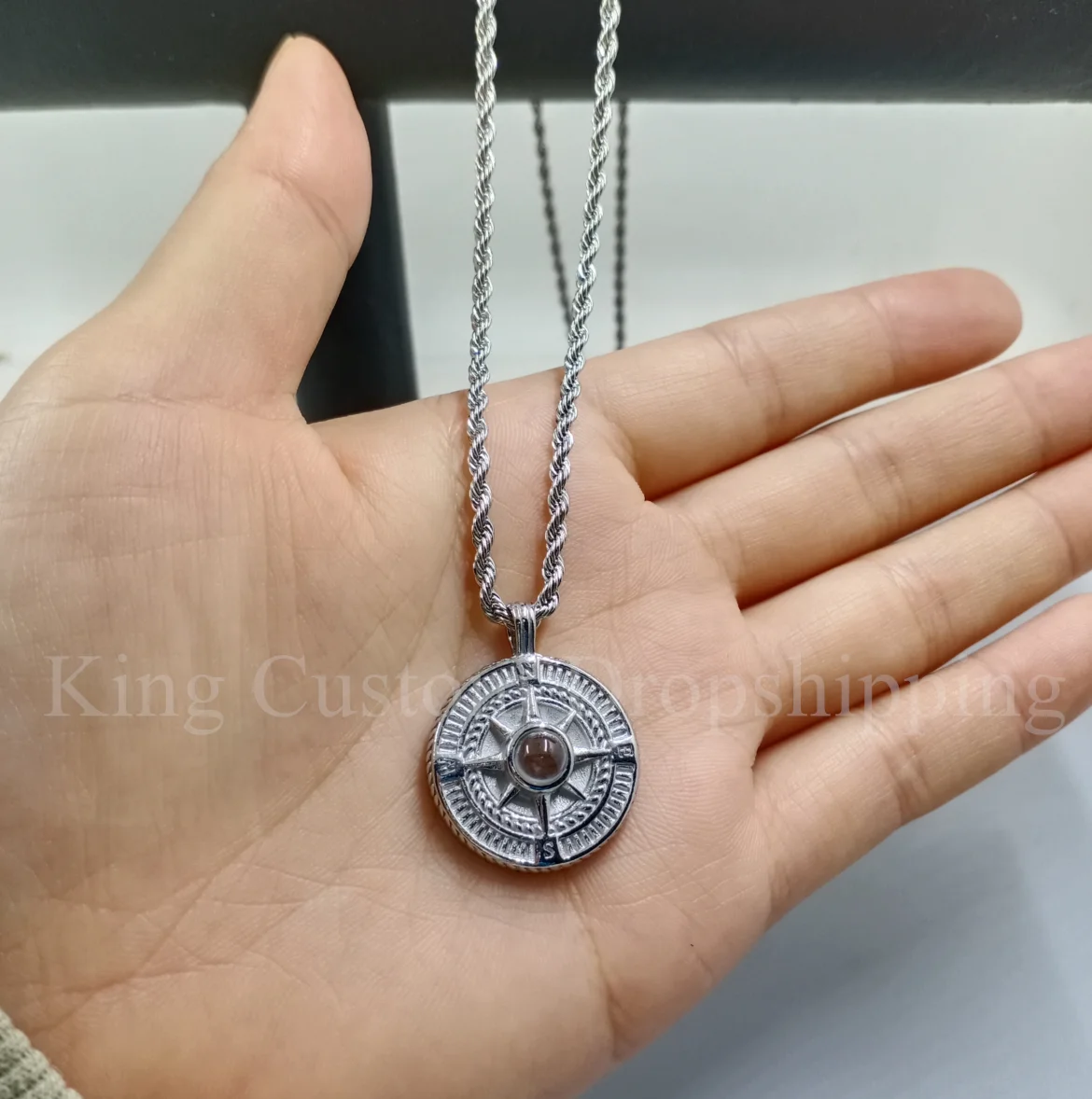 Custom projection photo Mens Compass Necklaces  Vintage Medal Stainless Steel Couple Pendant for Dad or Lover.