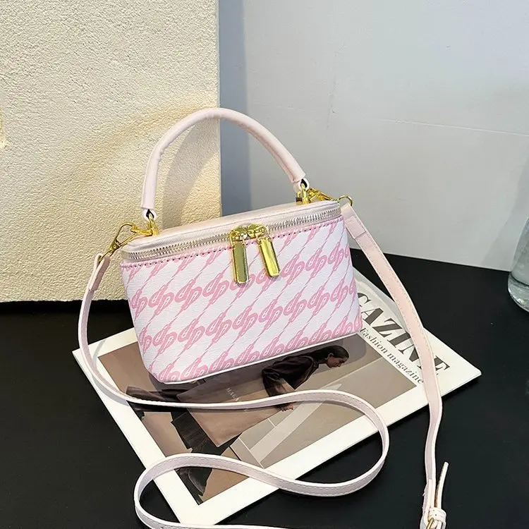 

2025 Vintage Quilted Chain Bag, Retro Box Shape Shoulder Purse for Women, Classic Crossbody Bag & Elegant Handheld Clutch