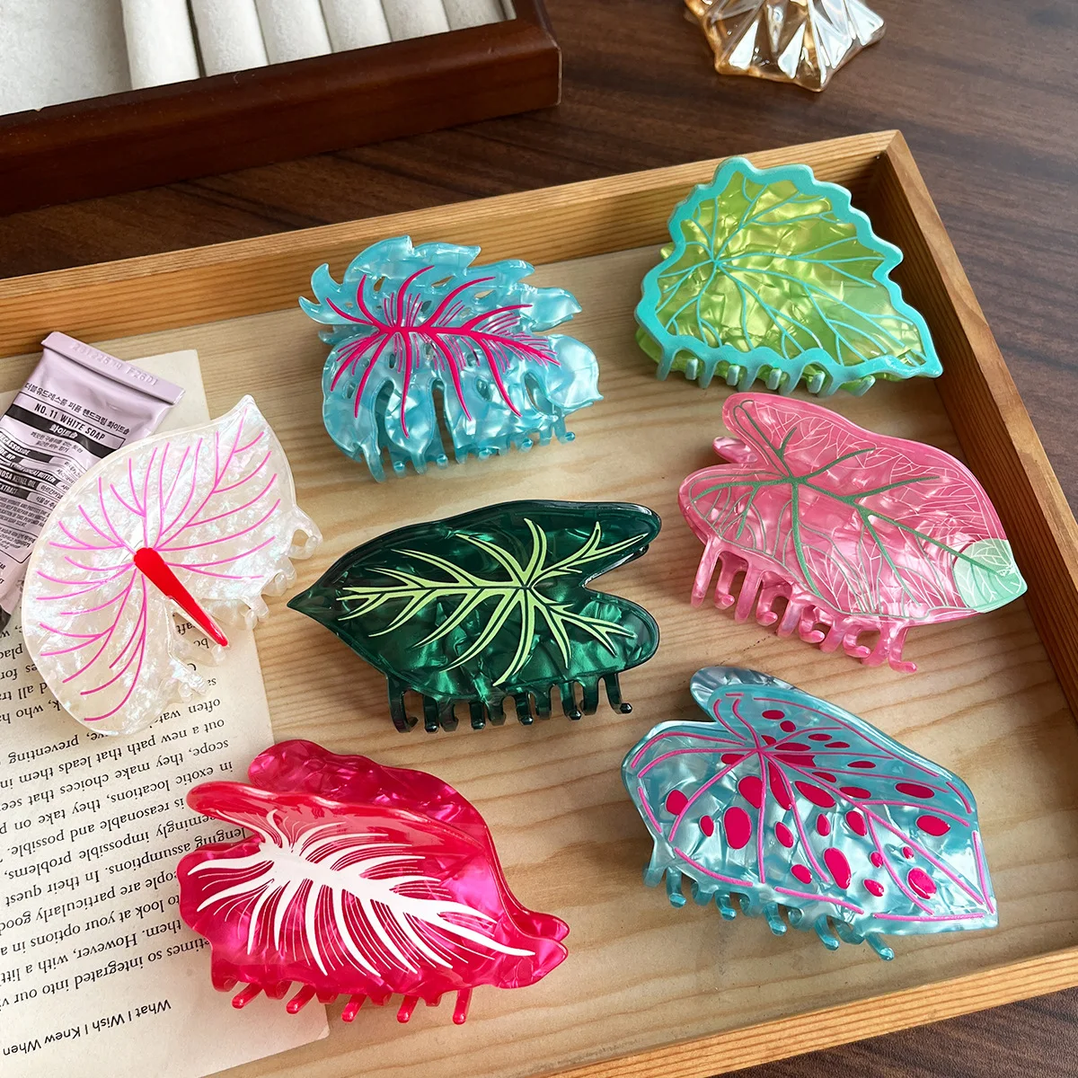 Tropical Leaf Shape Hair Claw Clip Summer Plant Print Large Shark Claw for Women Girls Non Slip Ponytail Holder Acetate Hair Gra