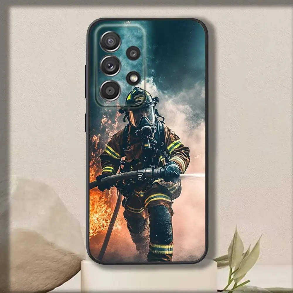 クールな消防士電話ケース サムスン S 25、24、23、22、30、21、10、9、ウルトラ、プラス、ライト、FE、4、5 G ソフトブラックケース
