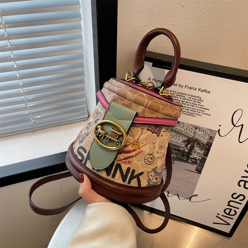 

Cartoon Bear Bucket Bag Women's New Style Graffiti Round Handbag High-End Fashion Shoulder & Crossbody Bag