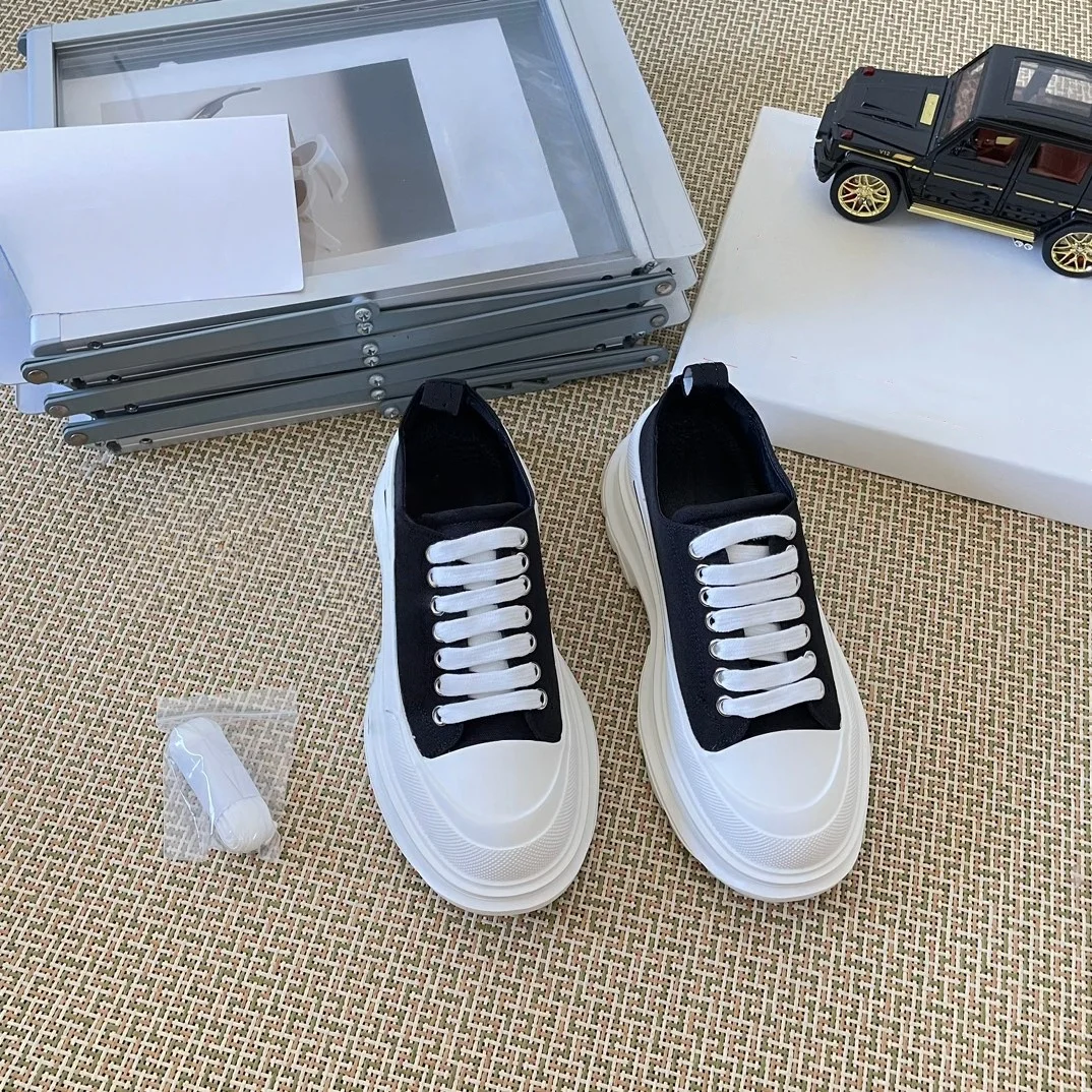Brand Discounts on Platform Canvas Shoes Couple Styles Platform Casual Shoes Versatile Sneakers Comfortable Holiday Gifts