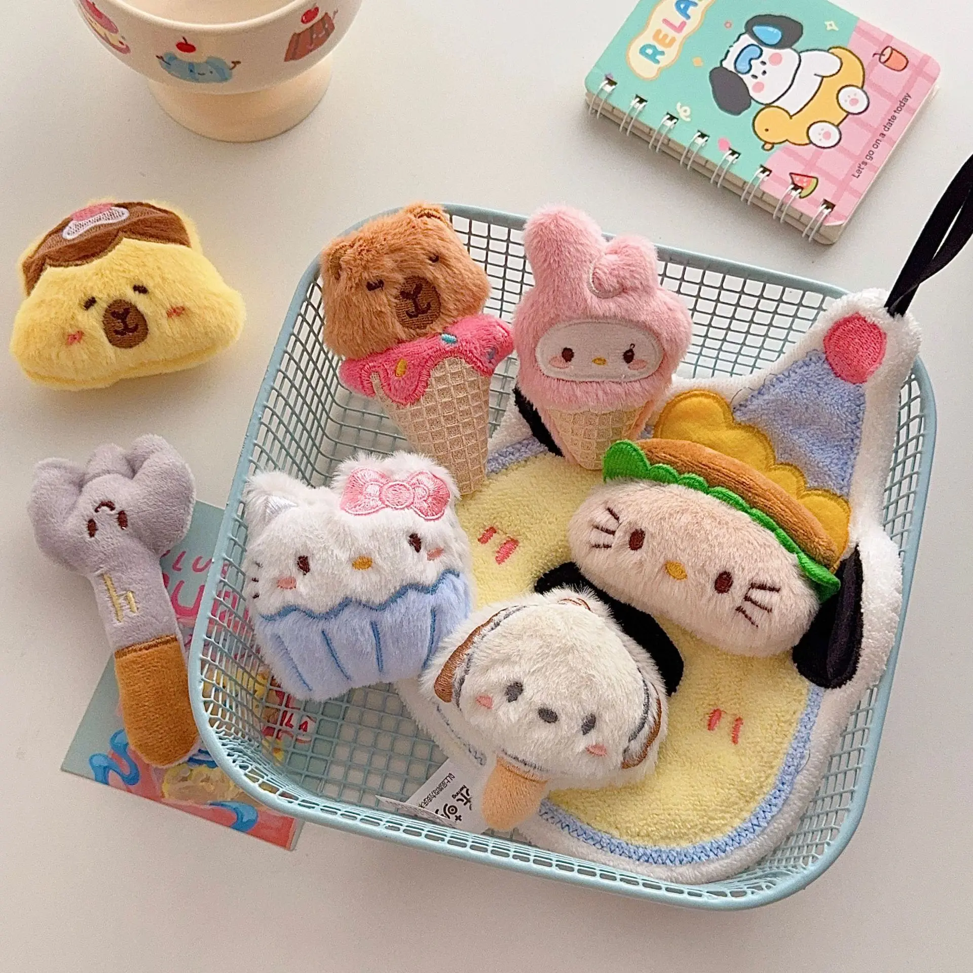 

Плюшевая игрушка-брелок в виде еды с персонажами Sanrio: мороженое, гамбургер. Милый аксессуар для сумки, подарок.