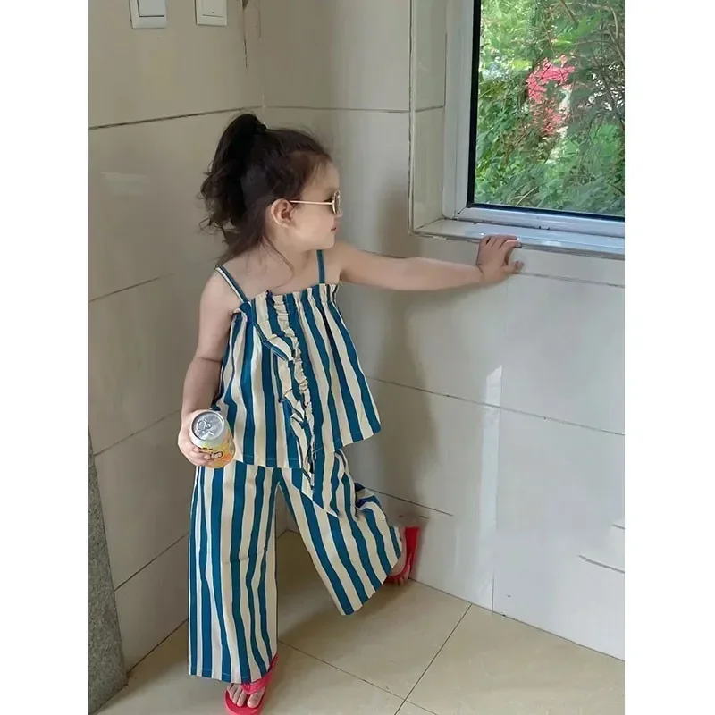 Set per bambini ragazze Stripe Sling top pantaloni a gamba larga due pezzi estate nuovi vestiti per bambini 2024 abbigliamento a righe nuovo