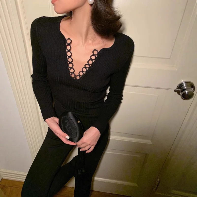 

French Retro Black Circle Hollow Wool Base Shirt for Women 2025 New Slim Fit Versatile Elegant Top