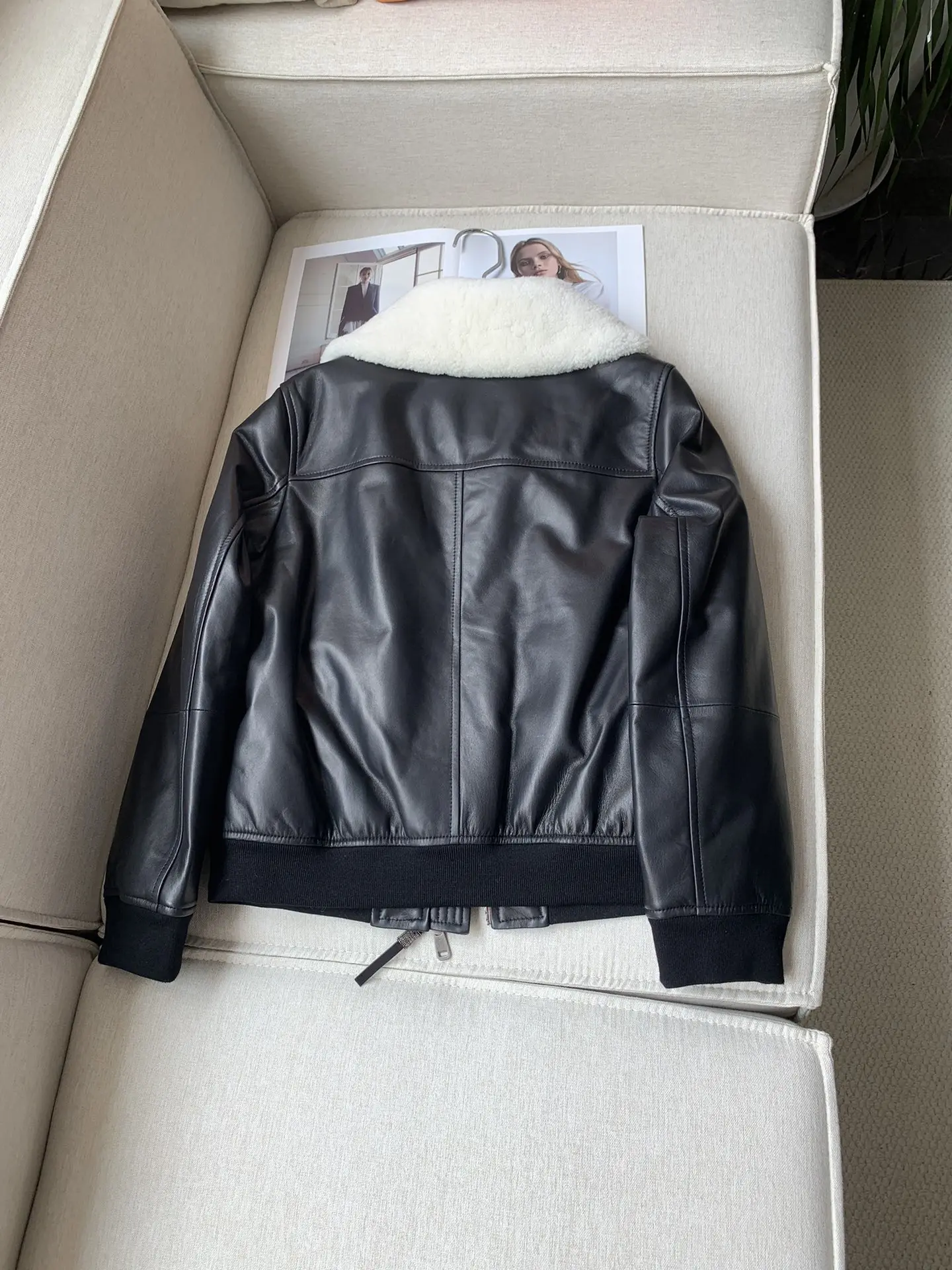 Autumn And Winter New Classic Pilot Jacket Embellished With High Quality Fur Collar Edge Leather And Fur For Women