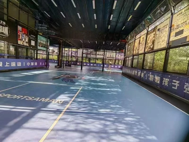 سجادة رياضية كبيرة الحجم للمحكمة الرياضية الداخلية غير قابلة للانزلاق وأرضيات معدنية من مادة PVC مصنوعة من خشب القيقب وكرة السلة من الفينيل