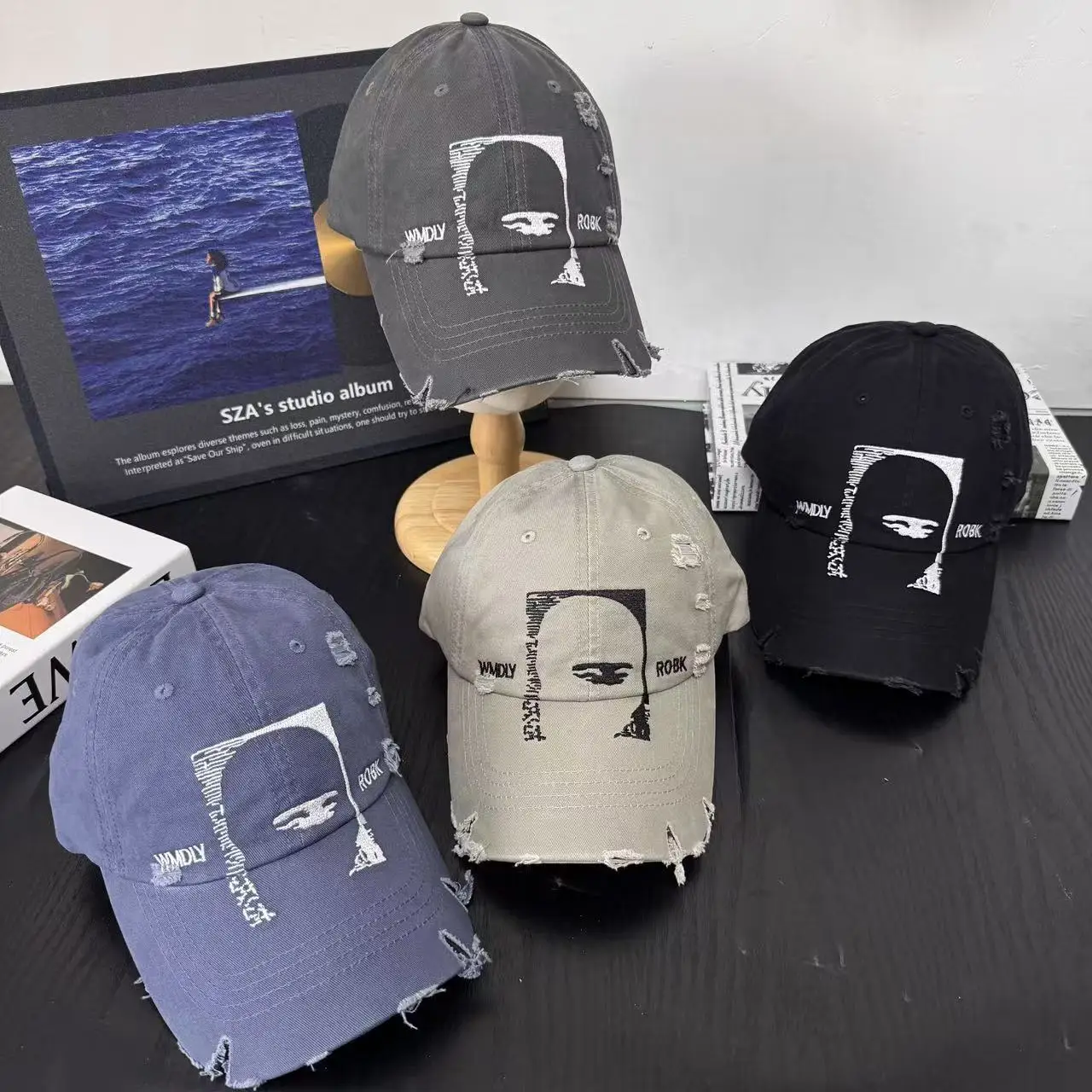 Amerikanische personalisierte Baseballkappe mit Stickerei, zerrissenem Design, weich, lässig, vielseitig, für Herren und Damen, großer Kopfumfang, Outdoor-Sport – Detail 4