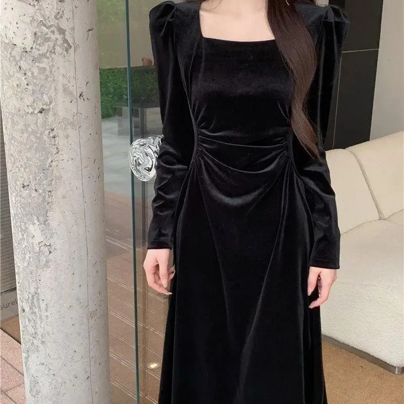 

Золотое бархатное черное платье с квадратным воротником в стиле Хепберн, женское осеннее французское светское платье с длинными рукавами, плиссированная длинная юбка на талии