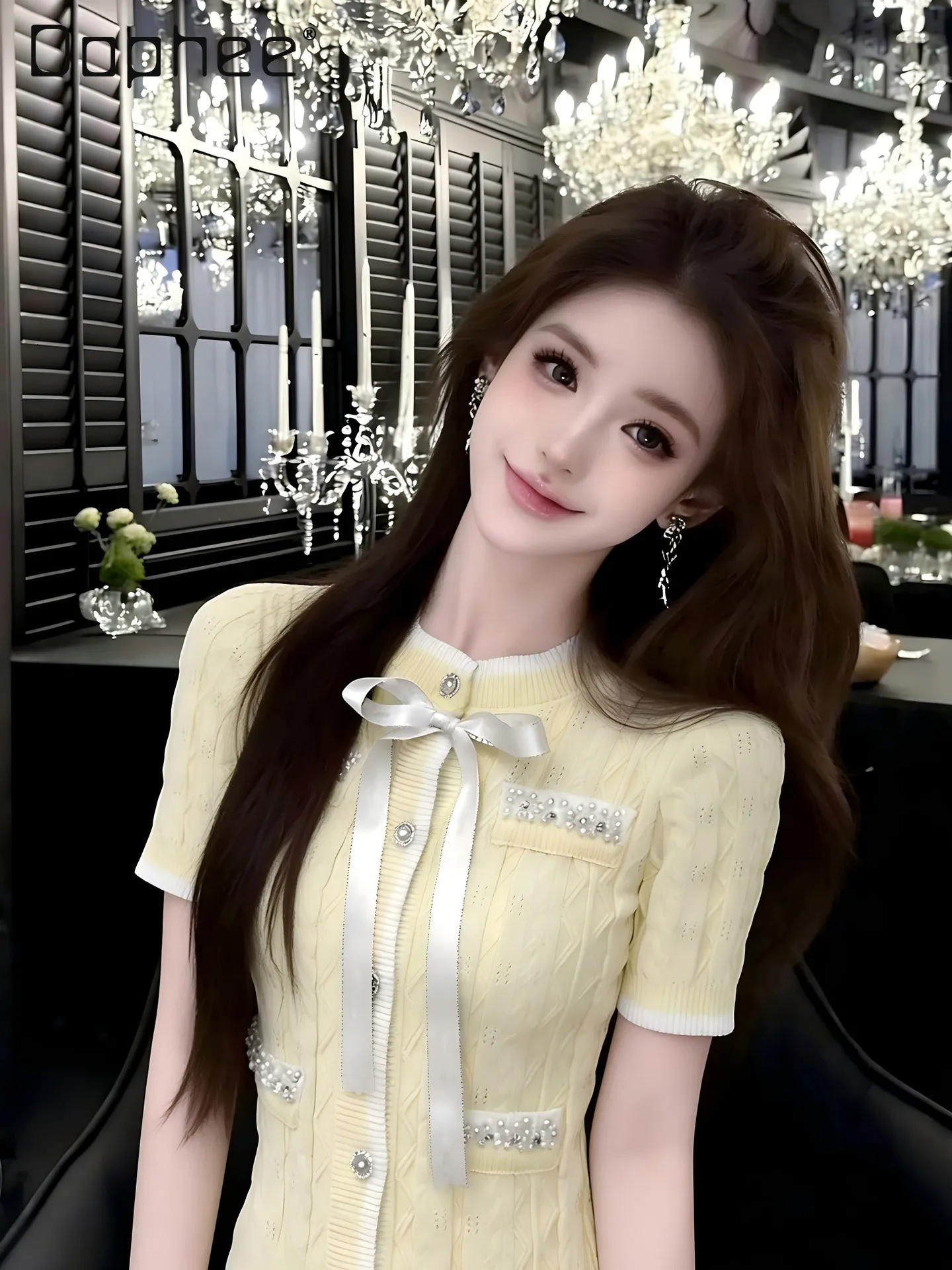 

Elegant Cute Doll Collar Bow Short-sleeved Knitted Sweater Women's High-end Fashion Hot Diamond Slim Splicing Color Slim Top