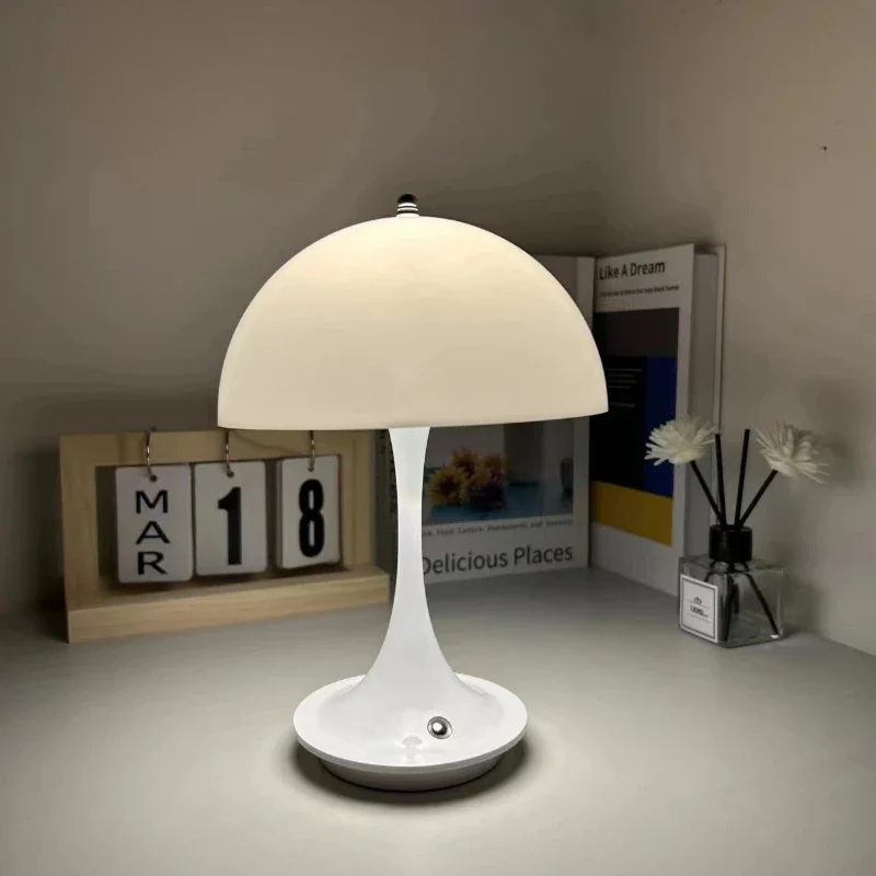 Lampe de Nuit en Forme de Champignon, Design Avancé et Moderne, Luminaire Décoratif d'Nik, Idéal pour une Chambre à Coucher ou un Bureau