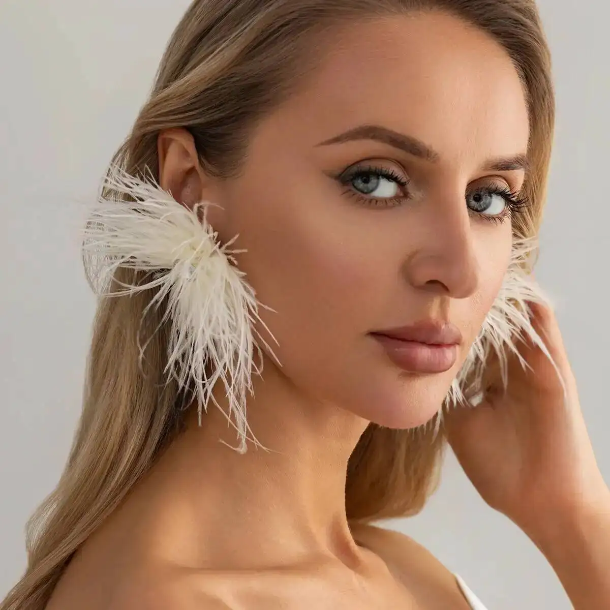 KunJoe Bohemian Colorful Feather Stud Earrings Women Vintage Exaggerate Large Round Earring Charm Wedding Banquet Party Jewelry - view 3