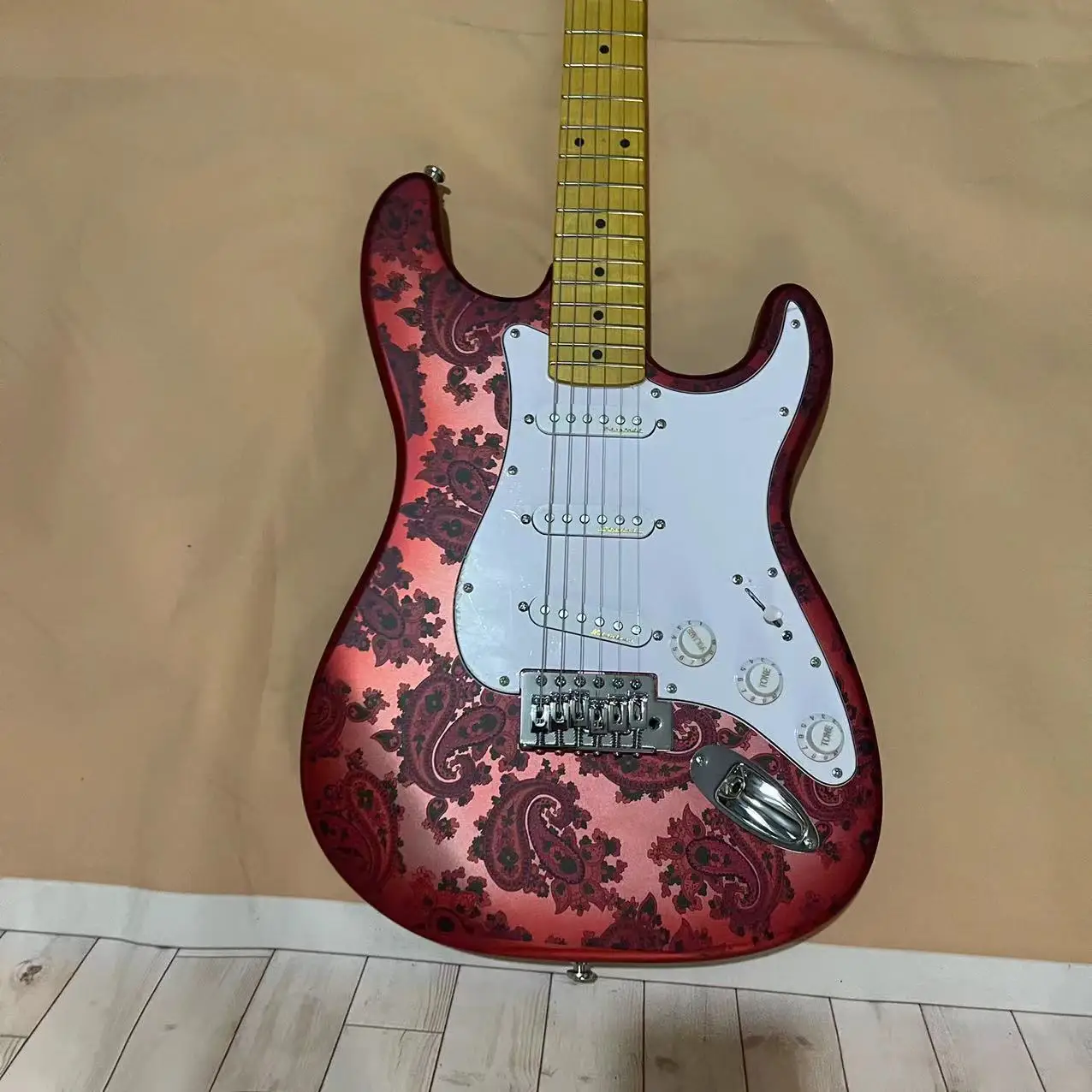 In stock, 6-chord matte electric guitar, hand drawn amoeba pattern body, chrome plated accessories, factory real photos, can be