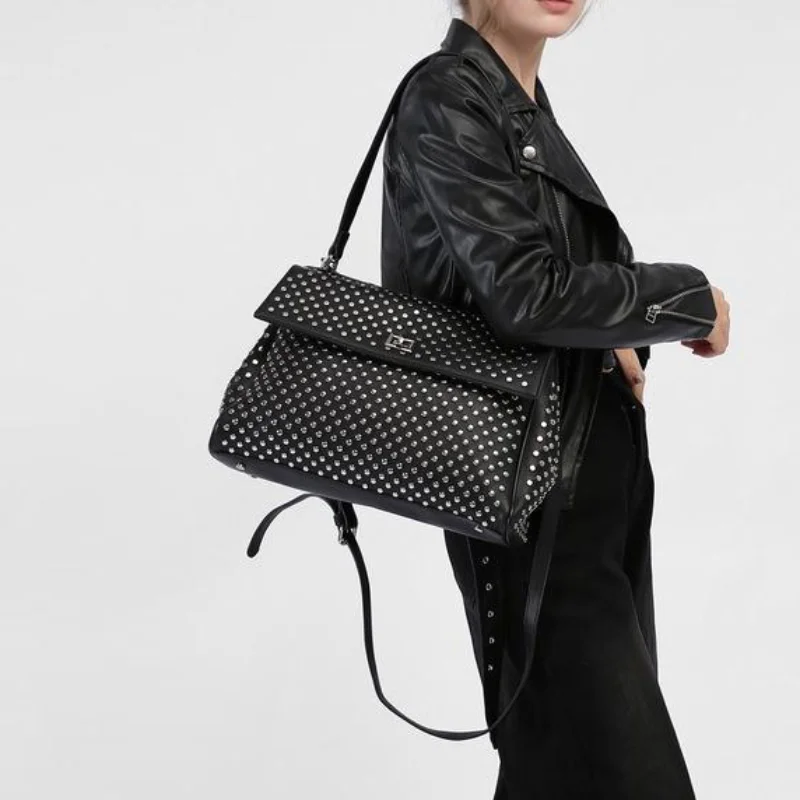 

Brand Rivet Shoulder Bag Fashionable Advanced Punk Style Handbag Large Capacity Commuting High Quality Travel Lock Crossbody Bag