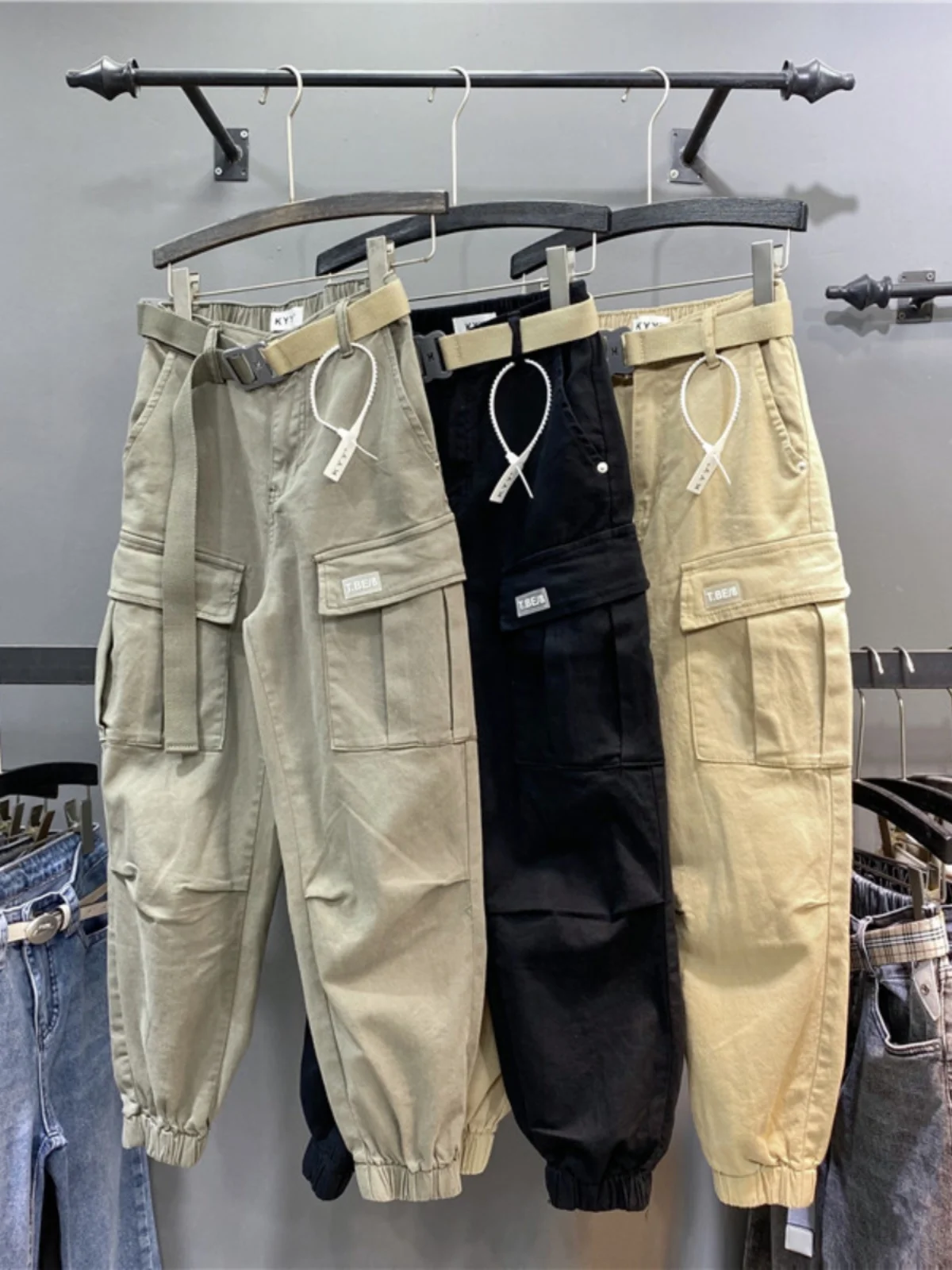 

Spring 2026 Women's Loose Fit Cargo Pants High Waist Cotton Stretch Denim Zipper Closure Casual Style Pocket Detail Light Wash