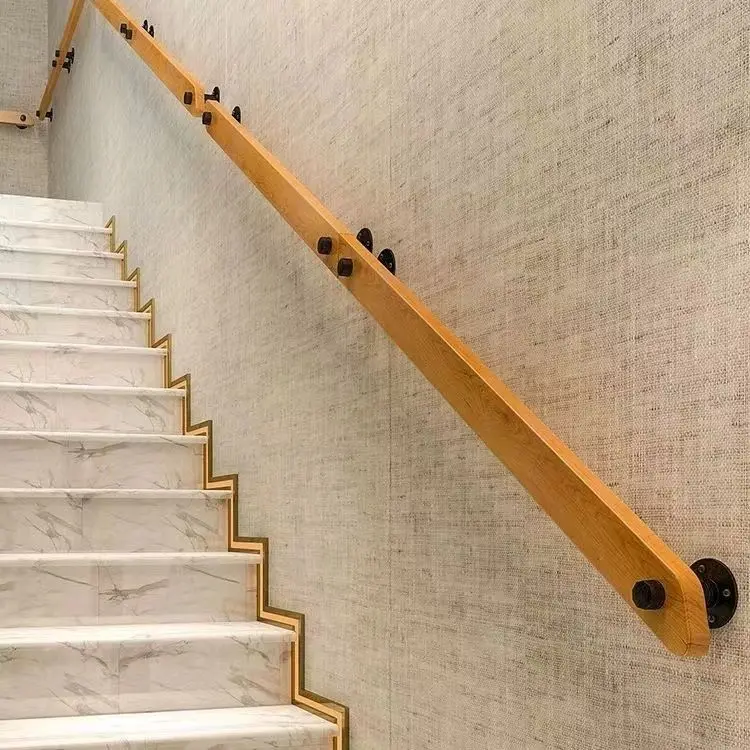 Рисунок 4 - Деревянные лестничные поручни из