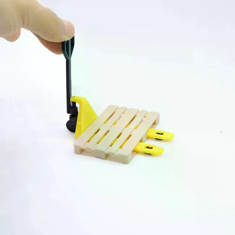 1/12 스케일 미니 지게차 및 음식 놀이 장면, 2PCS 인형의 집 미니어처 장난감 세트, 완벽한 어린이 선물