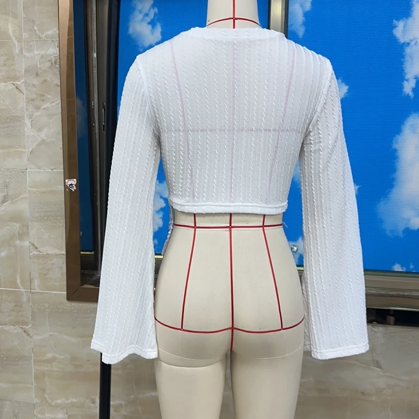 2025 여성용 긴 소매 크롭 탑 슬림 핏 스타일리시한 단색 태슬 크루넥 플레어 긴 소매 티셔츠 가을/겨울용