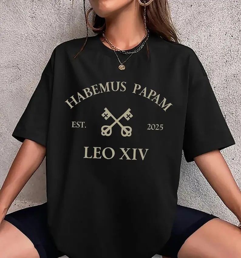 تي شيرت Habemus Papam، قميص البابا ليو الرابع عشر 2025 الكاثوليكي، إعلان Papal، هدية الفاتيكان الرابعة الرابعة التذكارية