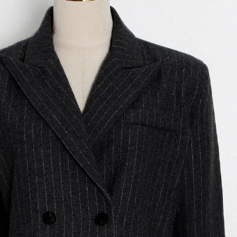 HKSH خريف جديد إمرأة أنيق أنيق متعدد الاستخدامات عادية مخطط ملابس منقوشة بكم طويل مزدوجة الصدر معطف قصير شيك السترة HK8449