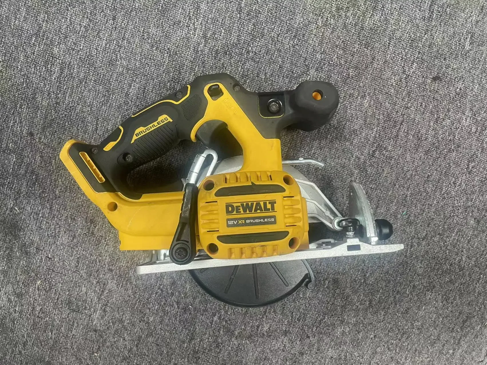 DEWALT DCS512N 12V Scie Circulaire 140mm SAW Used (only body)