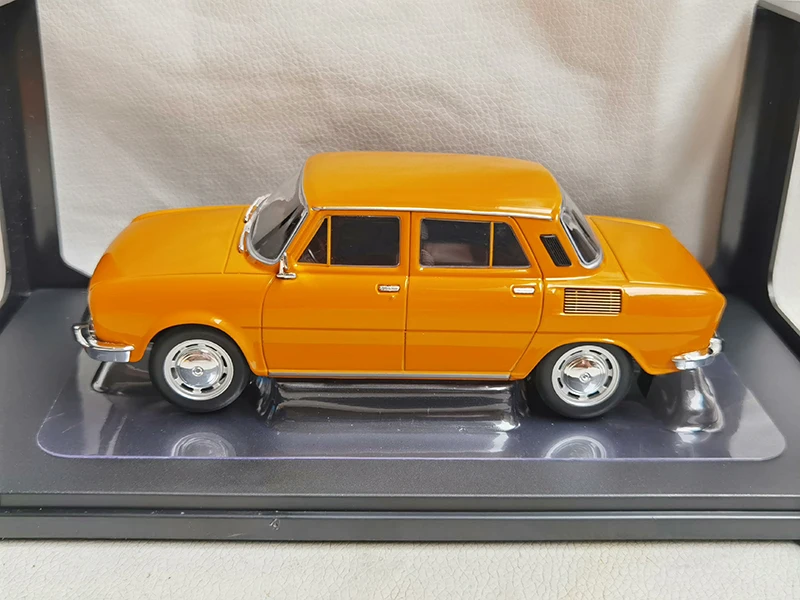 Diecast 1:24 Scale SKODA 100L Alloy Simulation Car Model Toy Collectible Ornaments