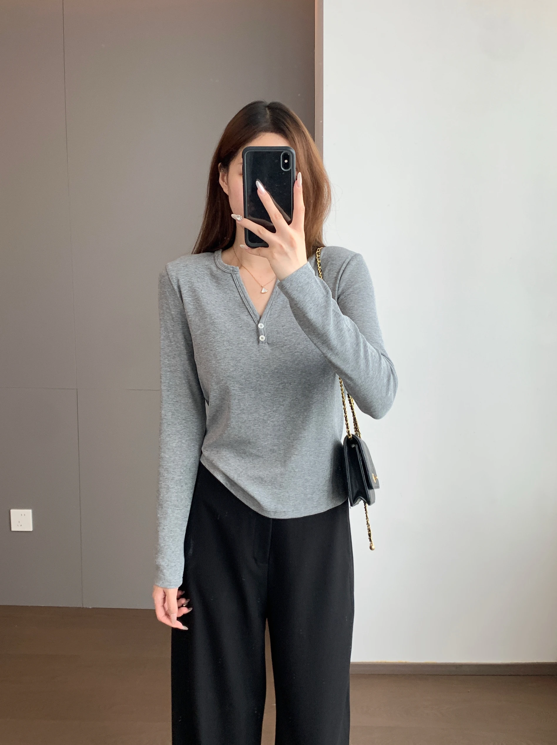 

Элегантная женская приталенная блузка с V-образным вырезом на пуговицах из шелково-хлопковой смеси, мягкая, приятная к телу, повседневная, однотонная