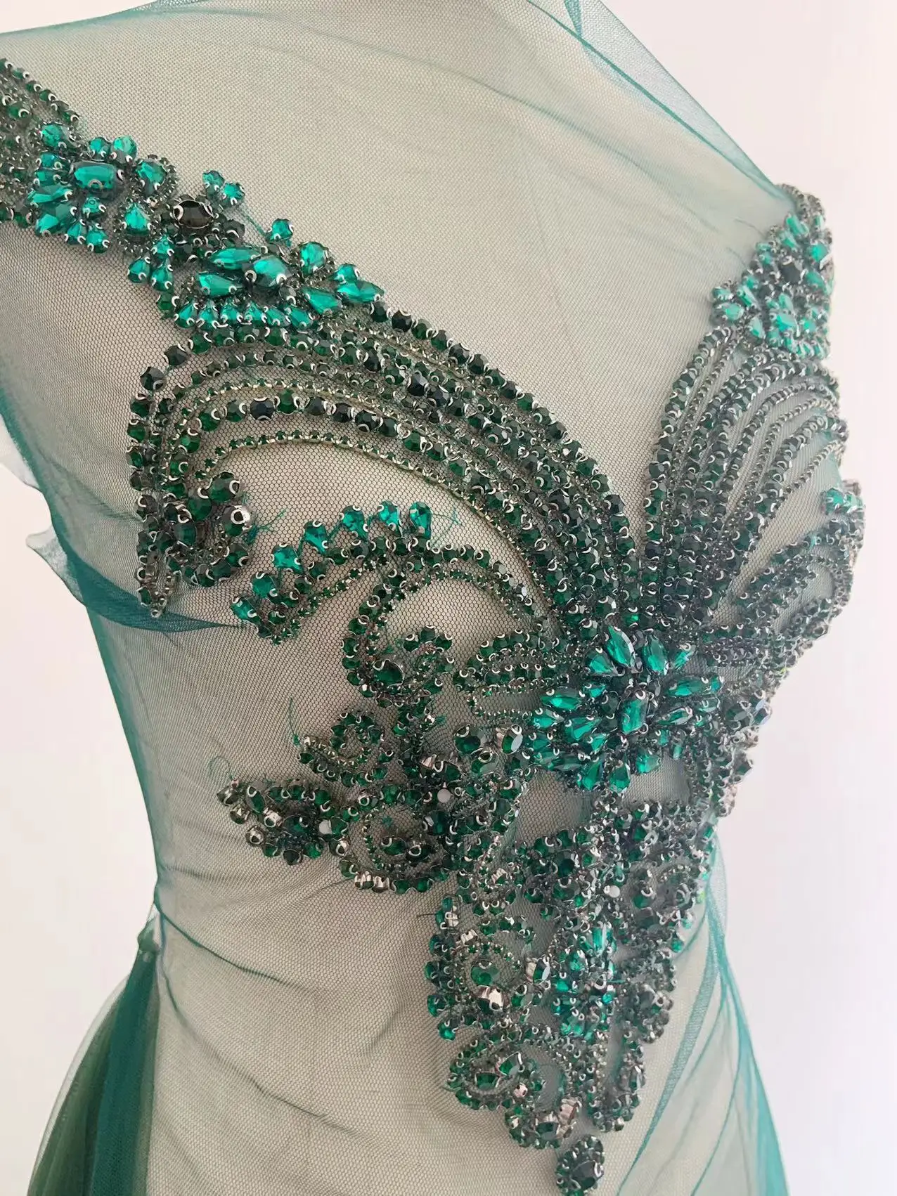 

High End Iridescent Green Diamond Bead Applique V Collar Rhinestone Body Patch for Wedding Dress,Corset,Dance Costume