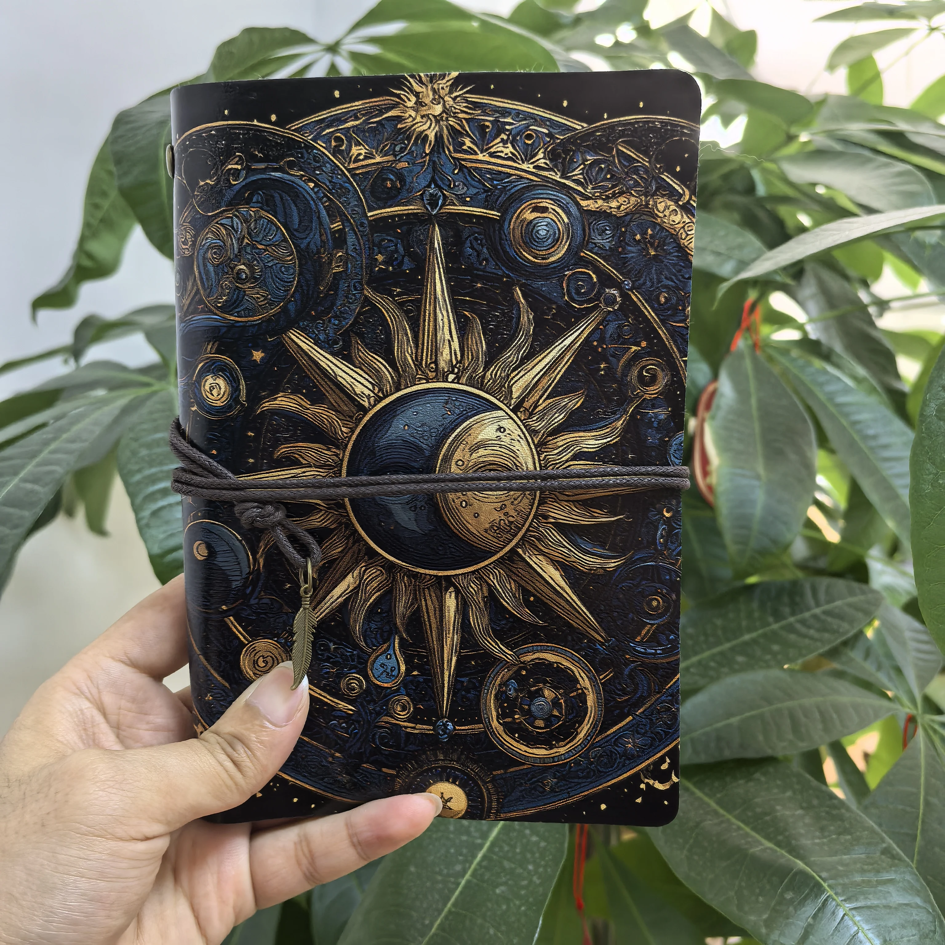 diario-vintage-tarot-sol-e-lua-caderno-retro-a6-com-fecho-de-cordao-presente-de-papelaria-celestial-dark-academia-presente-para-amantes-de-magia