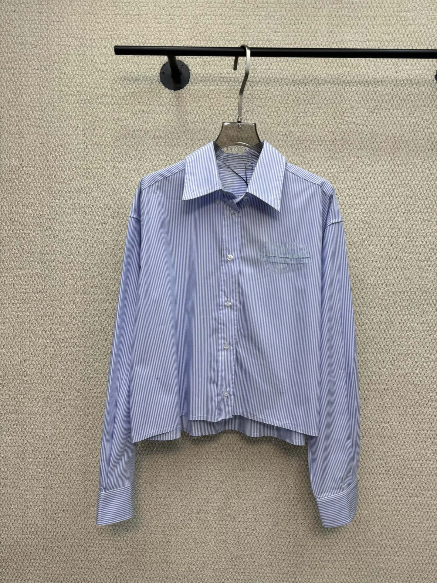 

Синяя полосатая женская рубашка с длинными рукавами, вышитым логотипом, отложным воротником, в повседневном стиле, из хлопка, молодежная, элегантная