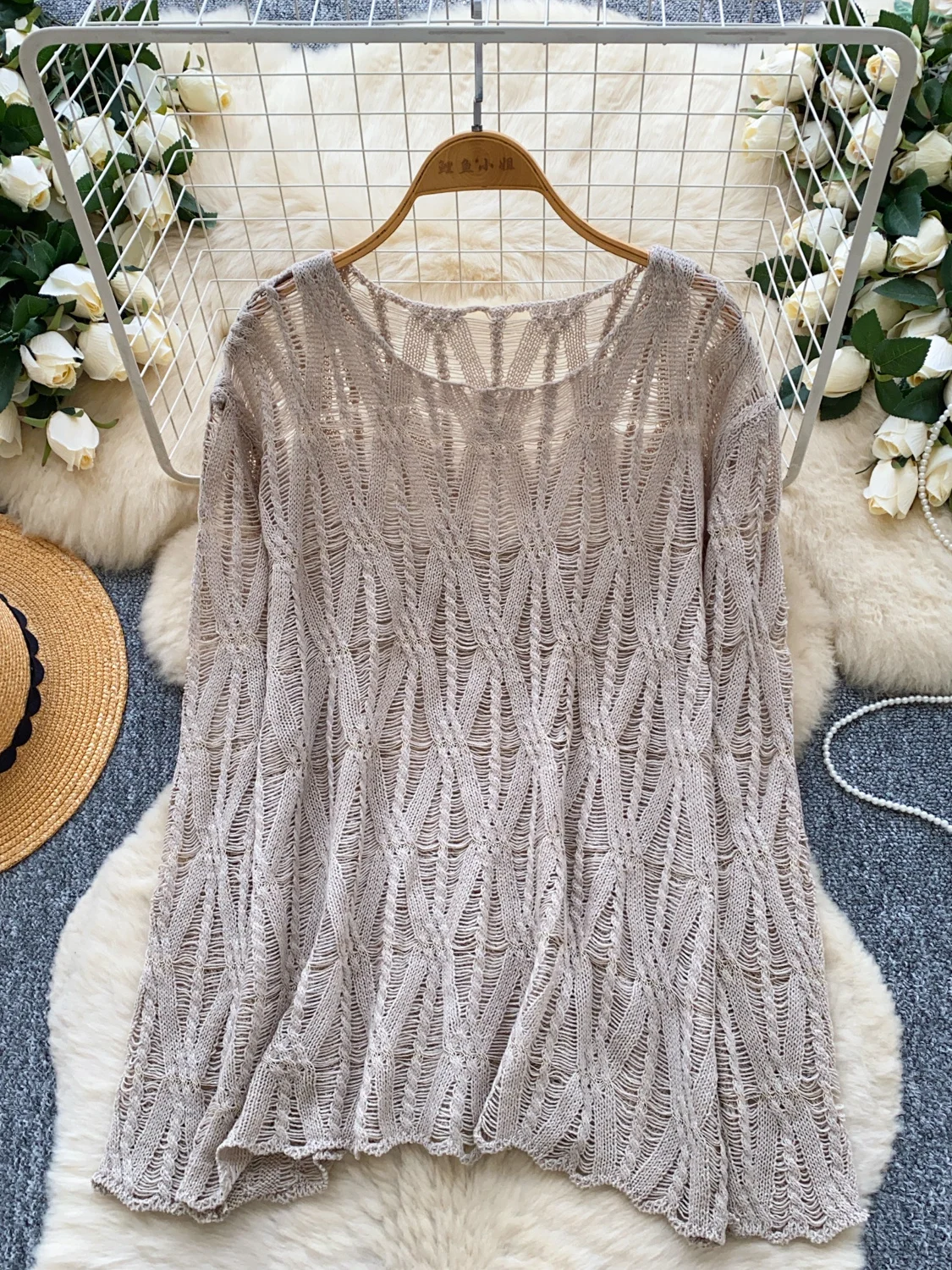 

Korean Style Casual Top for Women Autumn Slimming Hollowed Out Knitted Round Neck Long Sleeved T-shirt