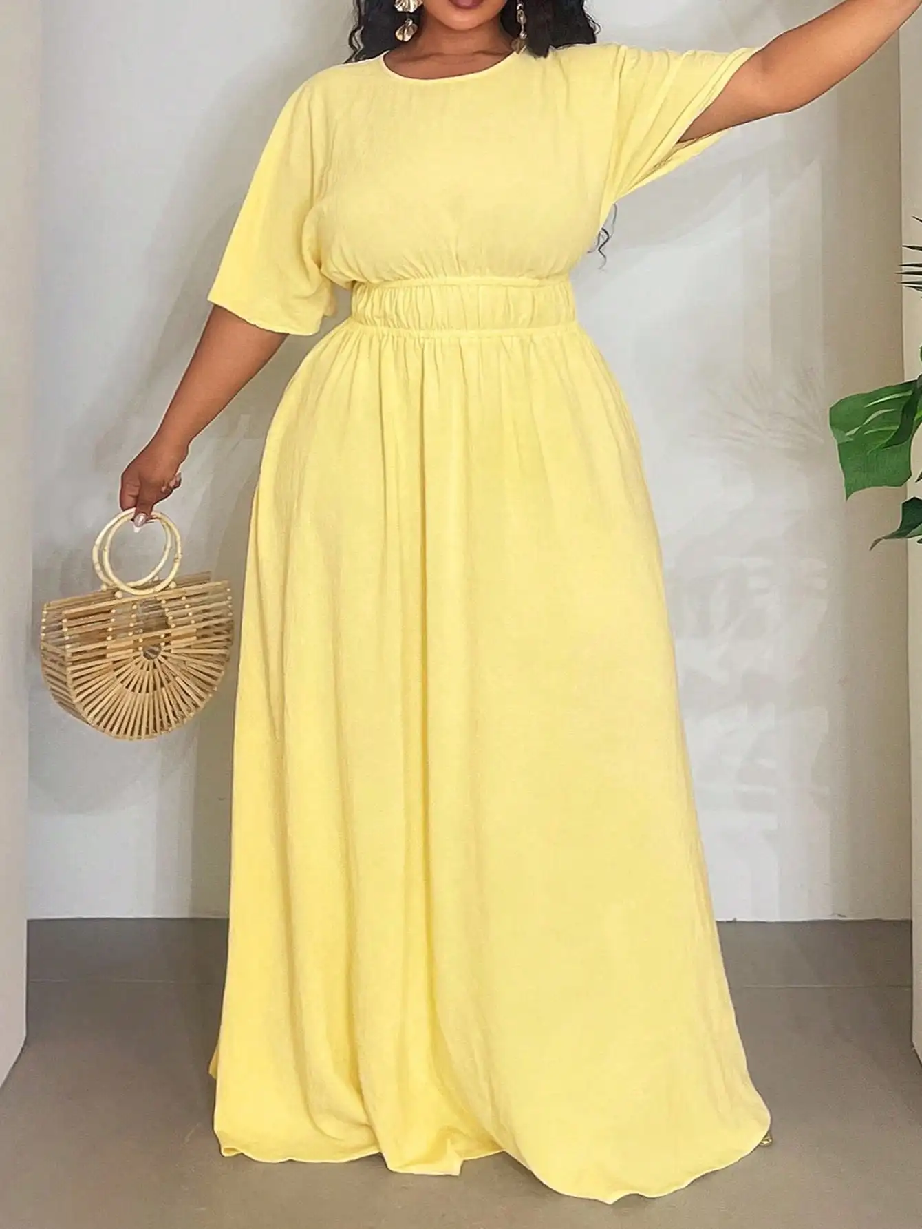 

Желтое однотонное богемное длинное платье с эластичной талией и короткими рукавами