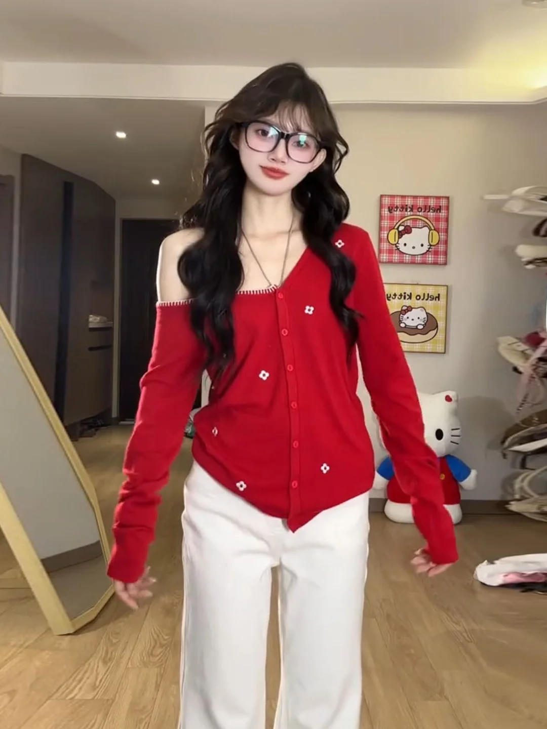 スーパーホワイトレッド刺繍入り花柄オープンカーディガン レディース 秋冬 セクシー 若々しい印象の肩出しニットセーター...