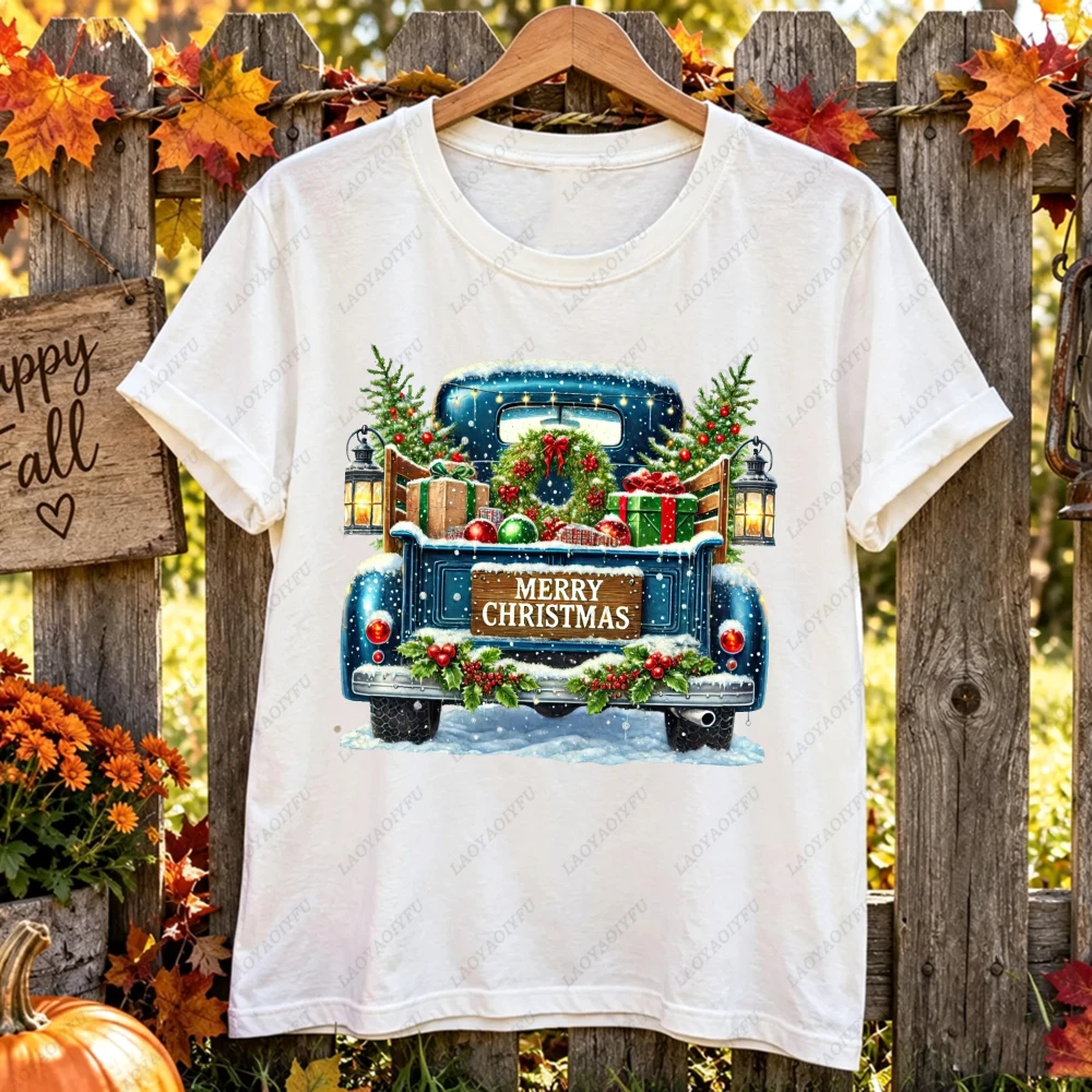 Blue Vintage Pickup Truck Wreath Lanterns Graphic Women Casual Short Sleeve T-Shirt Cute Retro Christmas Farmhouse Cozy Shirt