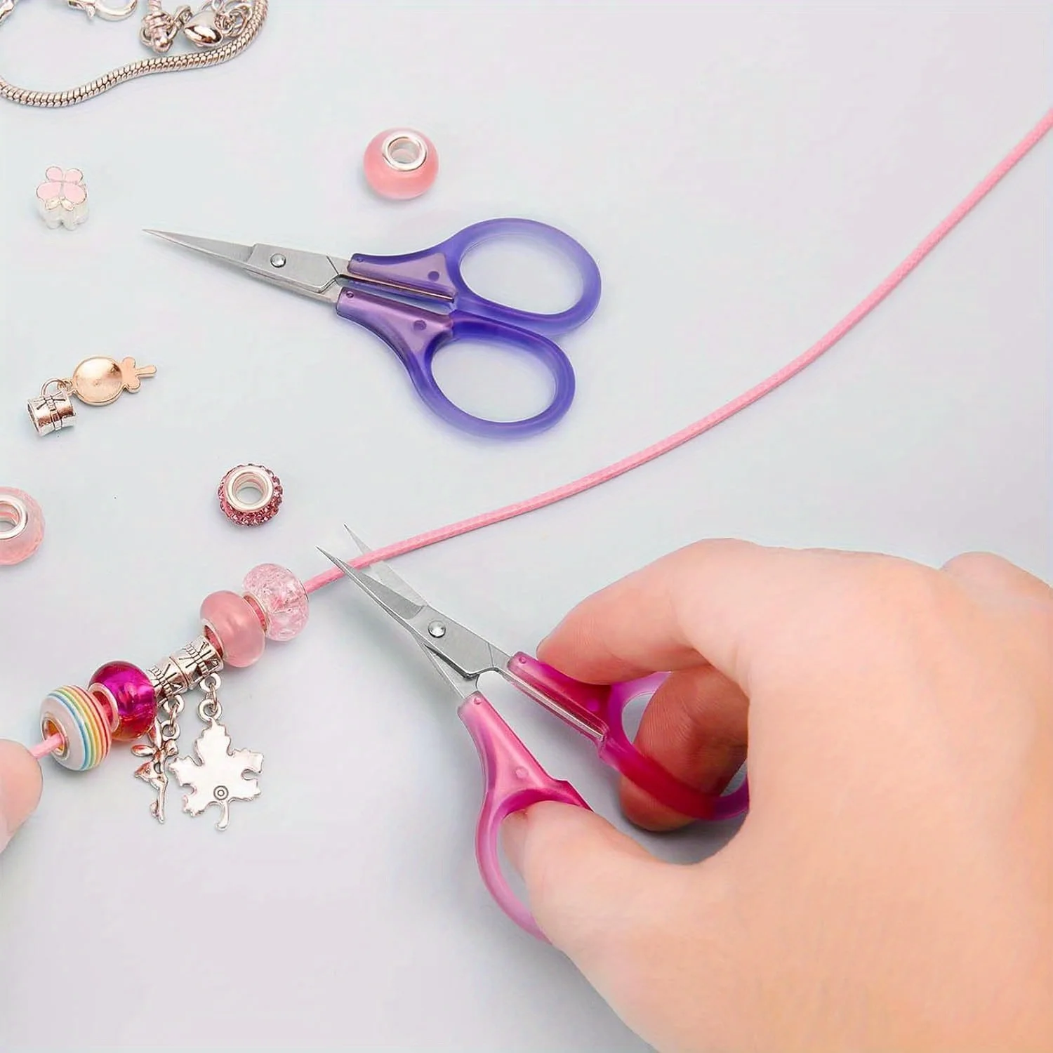 طقم مقص حرفي مكون من 4 قطع - من الفولاذ المقاوم للصدأ، تصميم مدمج مع غطاء واقٍ للخياطة والتطريز وقطع الورق #5