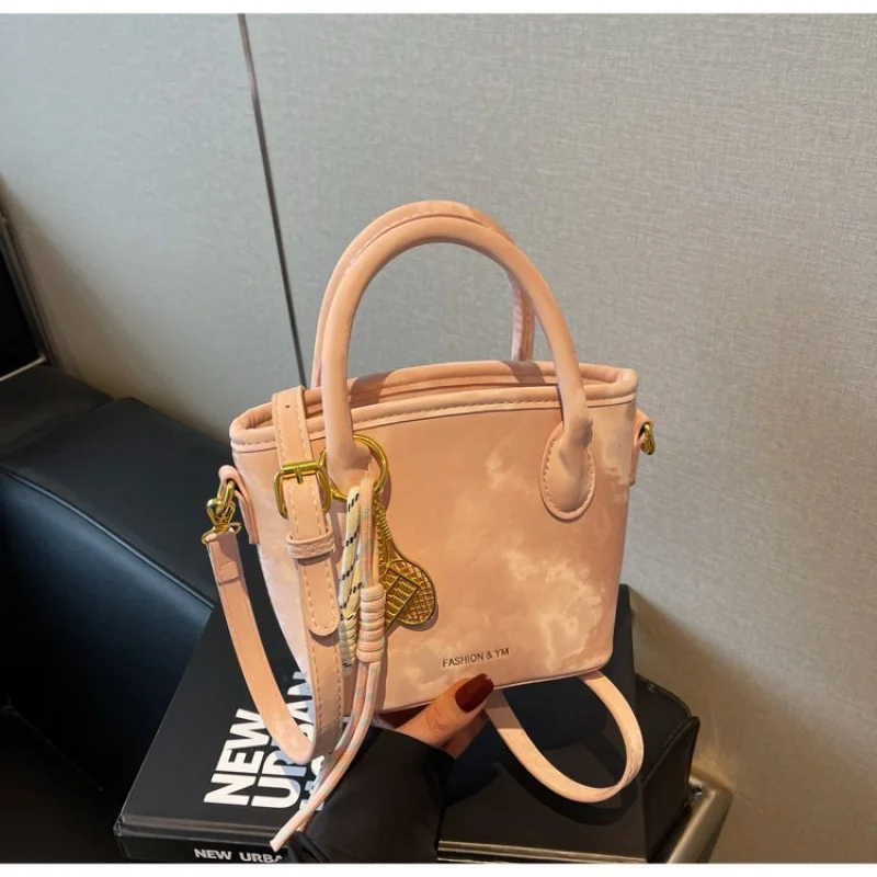 

Stylish Unique Casual Simple Crossbody Bag Women Fashionable Trendy With Letter Logo Elegant Vintage