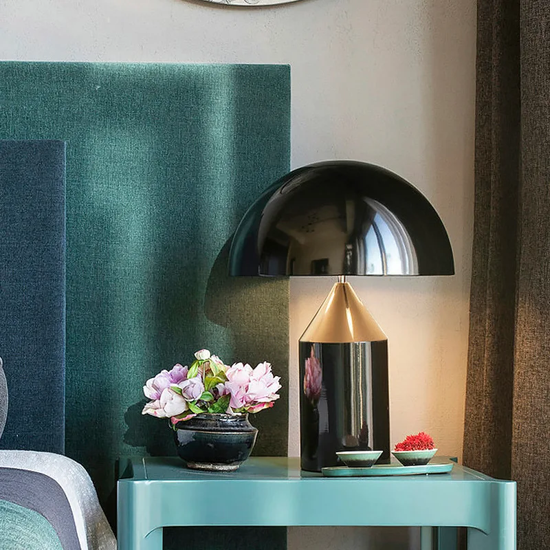 High-quality Creative Plating Gold Table Lamps Simple Metal Bedroom Living Room Decoration Mushroom Desk Lights Lighting Fixture