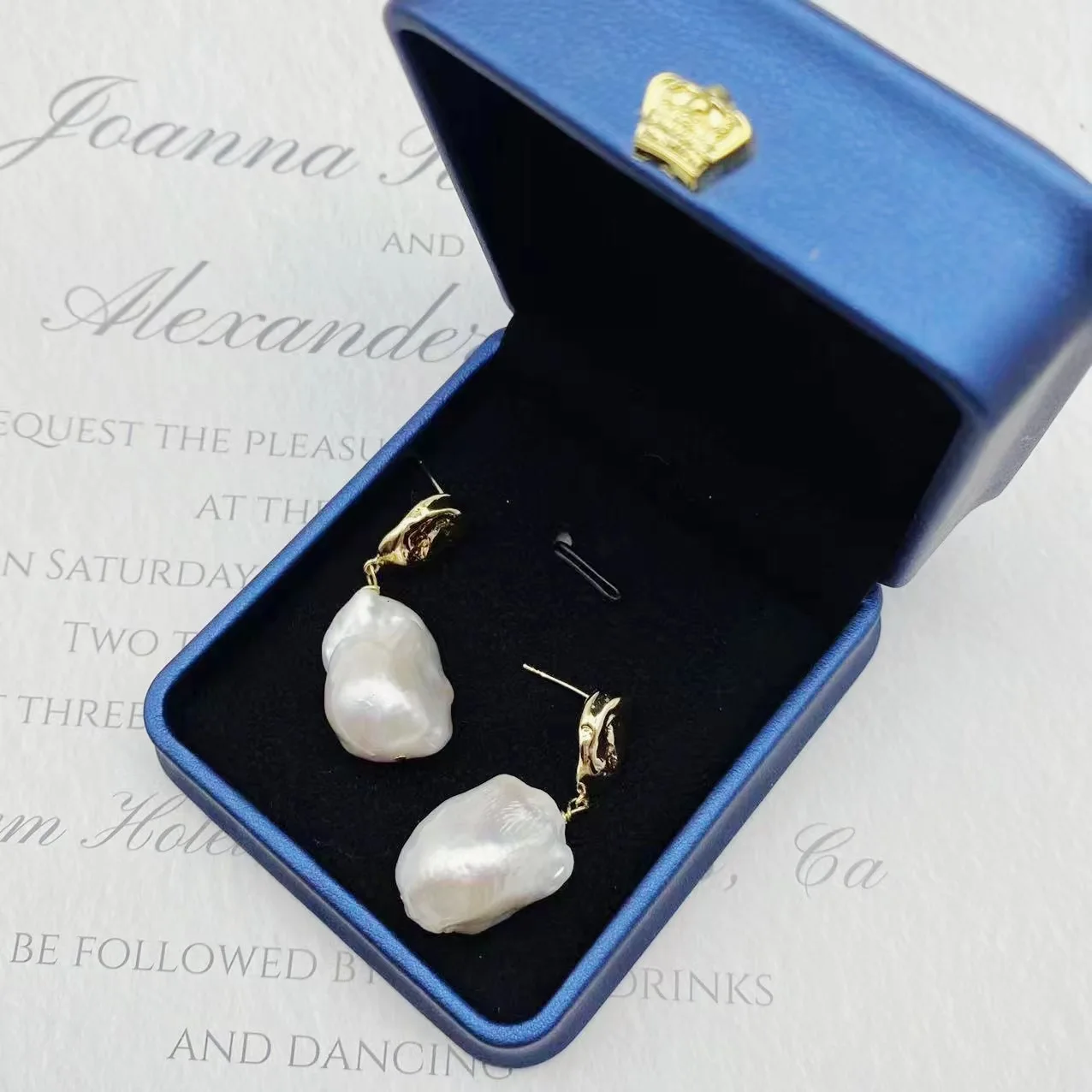 

Natural freshwater baroque pearl women's fashion trend retro k gold stud earrings versatile niche modified face shape