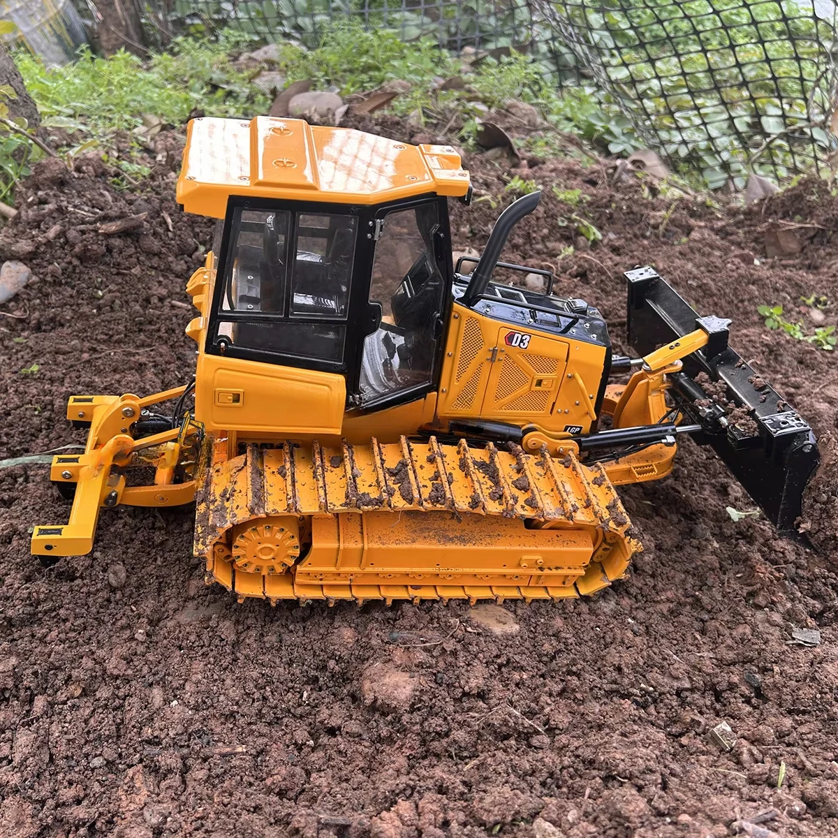 

RC Hydraulic Bulldozer 1/12 Remote Control D3 Bulldozer Metal Model RC Car Model Toys with Light and Sound RTR Enthusiasts