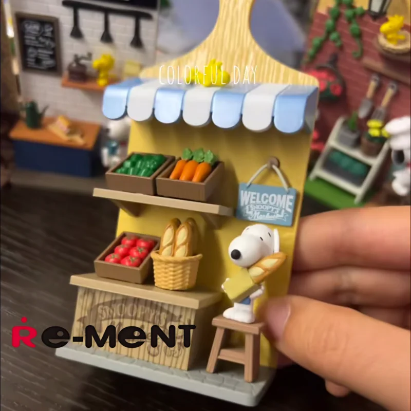 Re-Ment Peanuts Snoopy - Figuras Coleccionables en Miniatura Estilo Tabla de Cortar para Montar en la Pared, Escena de Cafetería, Lectura y Cocina, Set de Caja Sorpresa