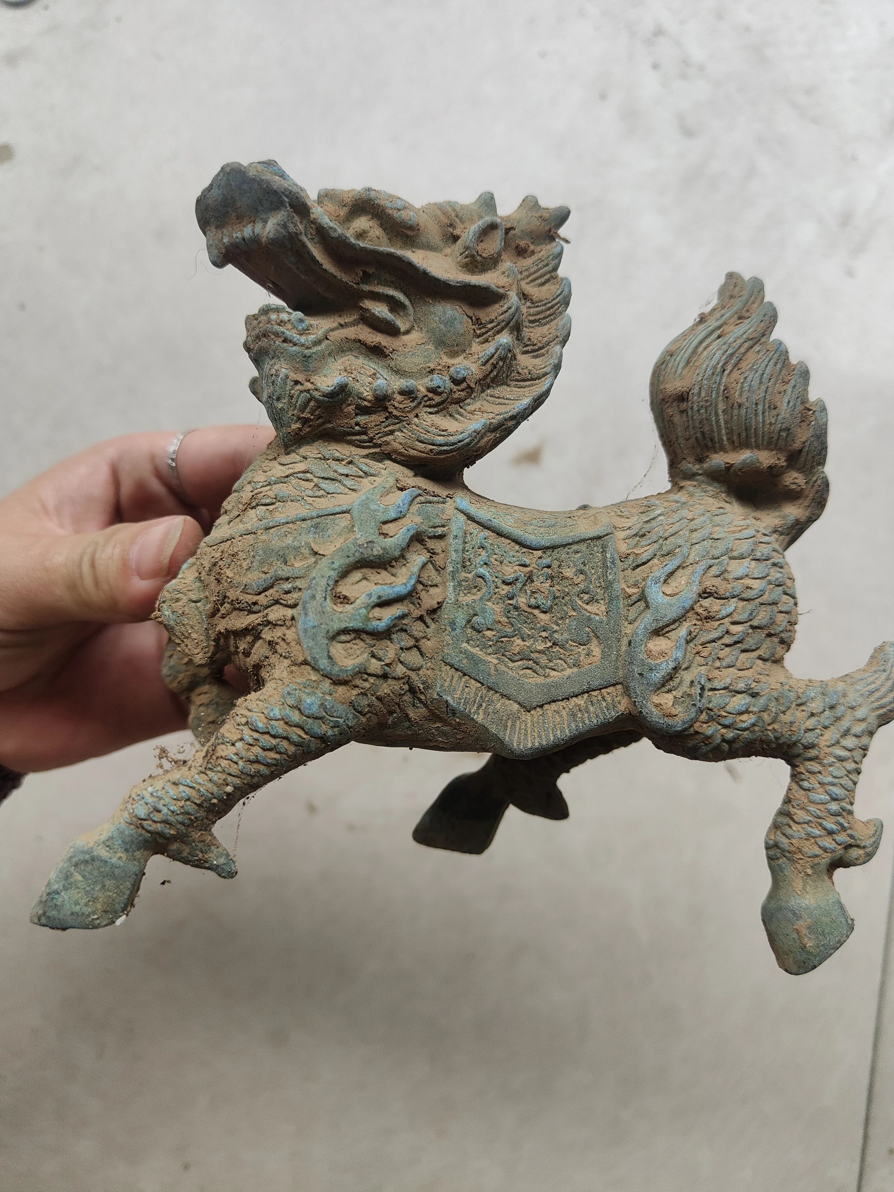 Chinese bronze collection brass belt earthen pulp Kirin home decoration gifts