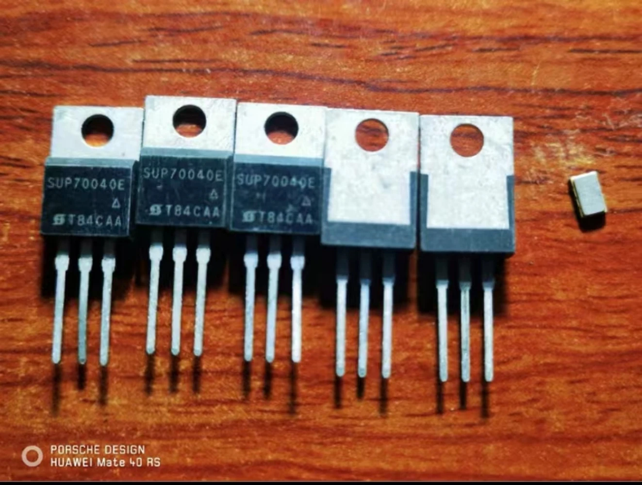 

SUP70040E-GE3 Discrete Semiconductor (MOSFET N-CH 100V 120A TO220AB)