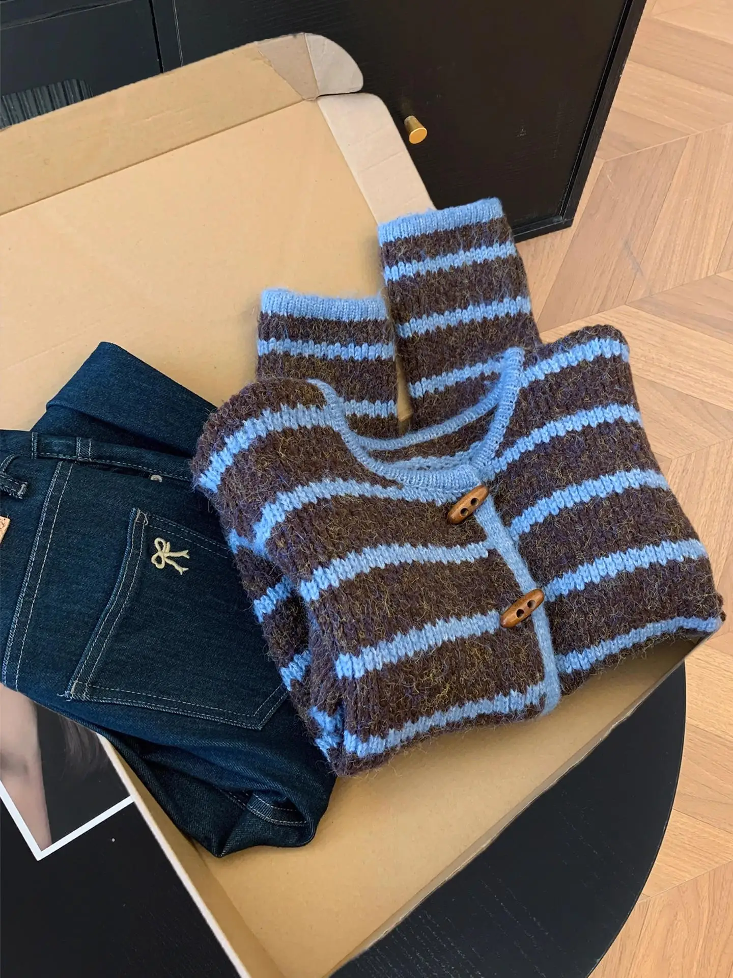 

Ladies Knitted Sweater with Horn Buttons Casual round Ne Autumn Winter Vintage Striped Slim Fit Top Faion Streetwear