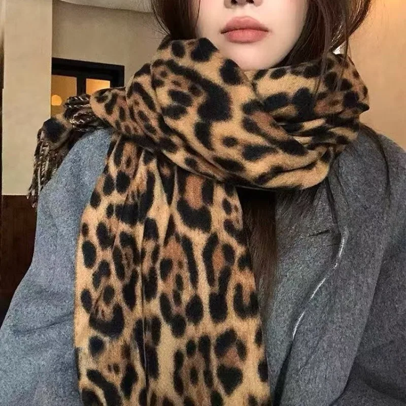 Women's Vintage Leopard Print Fringe Scarf| Thickened Warm Fabric, Embroidered Pattern, Stretch Material, Vintage Style, Suitable for Outings, Hand Wash or Professional Dry Clean